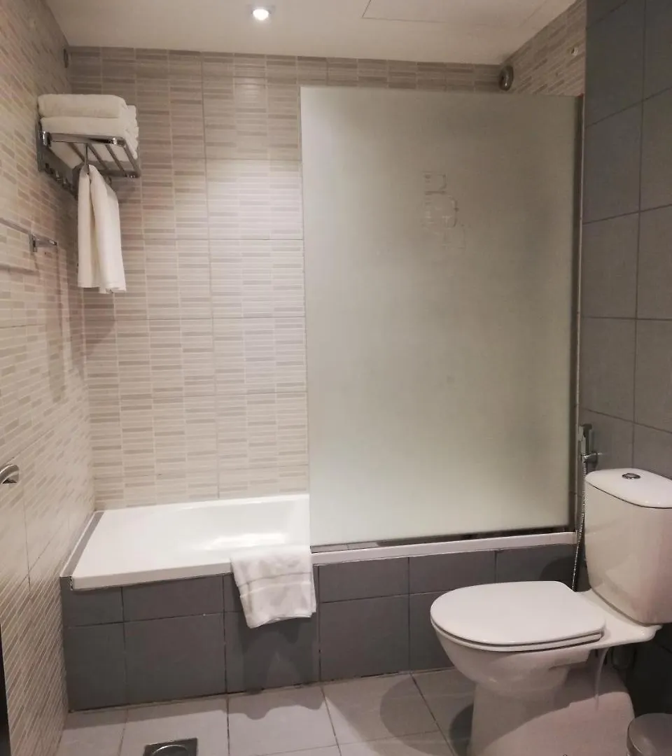 Boulevard City Suites Hotel Apartments 두바이 3*,
